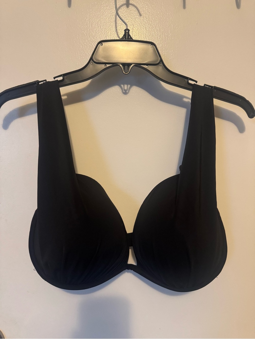 VENUS Black Underwire Padded Bikini Top